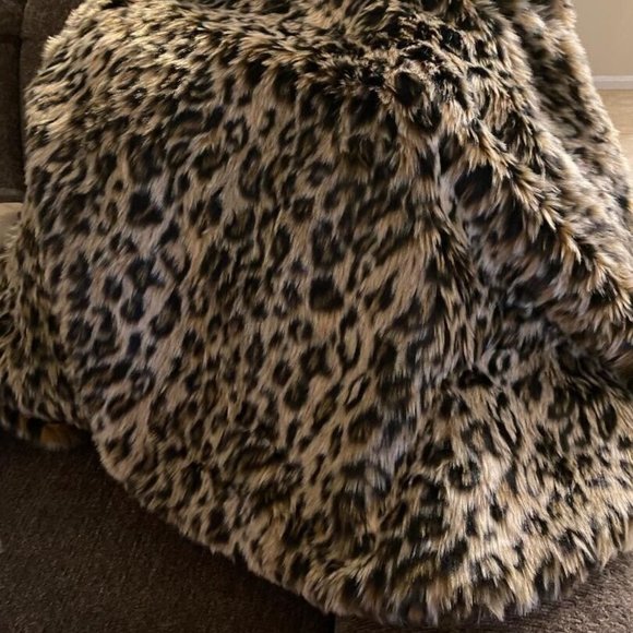 D. Stevens Faux Leopard Fur Tree Skirt - Picture 2 of 2